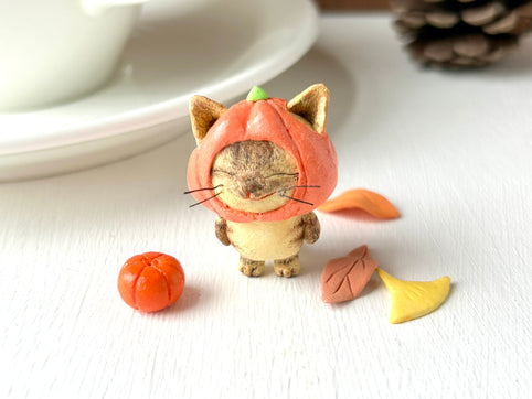 手ノヒラ堂 カボチャをかぶった猫さん(キジトラ)｜手ノヒラ堂（テノヒラドウ）