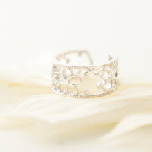 画像をギャラリービューアに読み込む, 桜舞う透かしのオープンリング｜poonys（プーニーズ）
