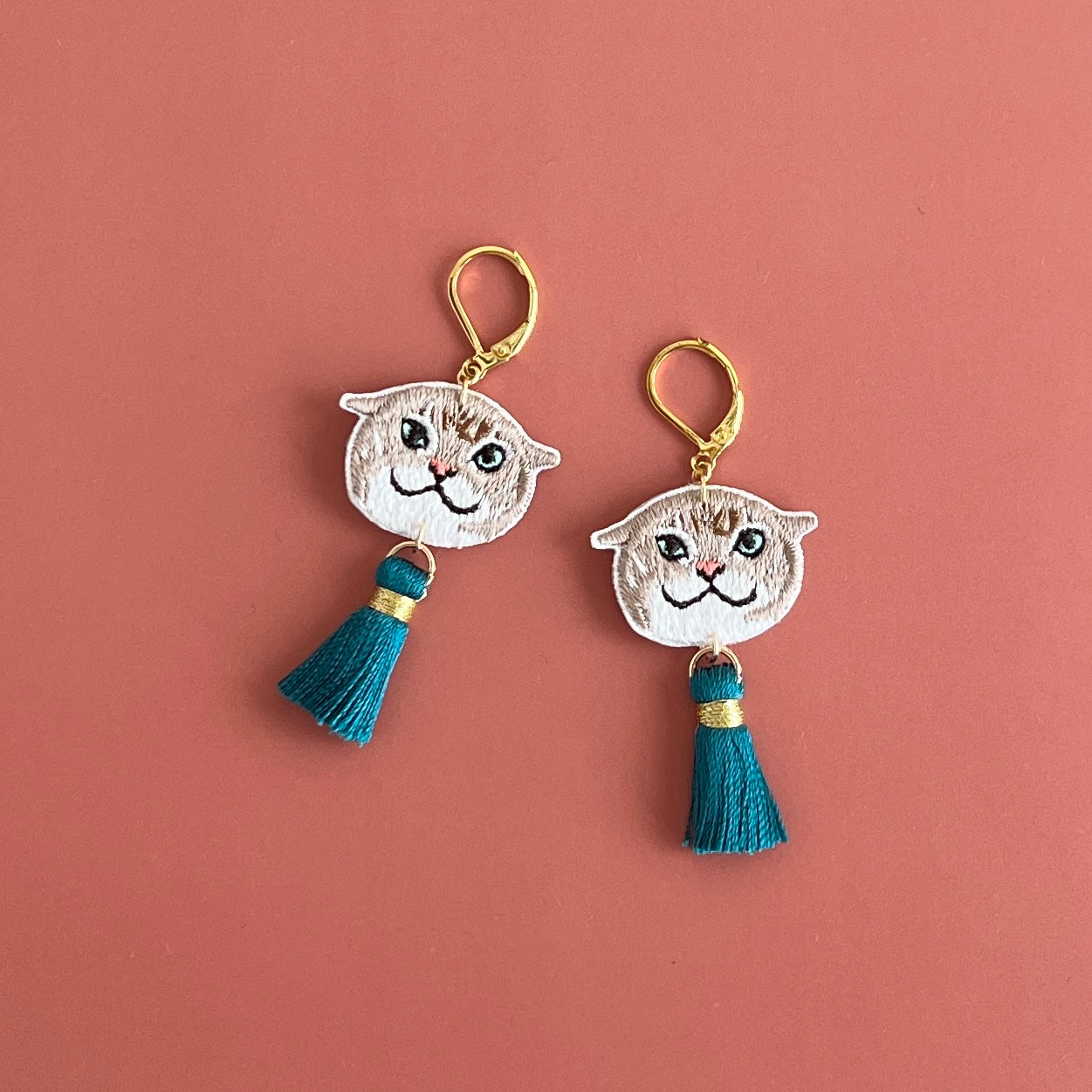 イカ耳になるネコ・新茶の耳飾り｜maltamarie（マルタマリエ）