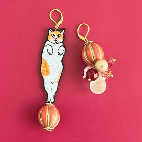 maltamarie 玉乗りするネコ・ボブの耳飾り｜maltamarie（マルタマリエ）