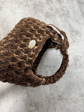 画像をギャラリービューアに読み込む, triangle velvet ribbon bag medium｜GONGON.crochet（ゴンゴンクロシェ）
