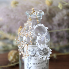 画像をギャラリービューアに読み込む, crown of baby&#39;s breath -mini triple- (white/gold)（ピアス/イヤリング）｜FT2 works（エフティーツーワークス）｜FT2 works（エフティーツーワークス）｜FT2 works（エフティーツーワークス）
