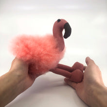 画像をギャラリービューアに読み込む, ぬいぐるみ フラミンゴ (紅色) ベビーアルパカ100％  ペルー職人仕立て・一点もの｜RUNA SHOP（ルナショップ）
