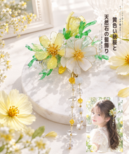 画像をギャラリービューアに読み込む, 透ける黄色秋桜と天然石・クリスタルの髪飾り｜ハピネスウェーブ
