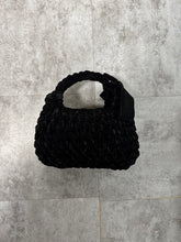 画像をギャラリービューアに読み込む, triangle velvet ribbon bag medium｜GONGON.crochet（ゴンゴンクロシェ）
