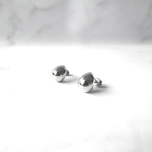 画像をギャラリービューアに読み込む, 雫モチーフ シルバー925 スタッド ピアス｜SMUK（スムーク）

