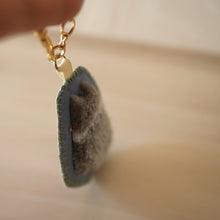 画像をギャラリービューアに読み込む, 和み猫のバッグチャーム　長毛グレー｜Little Plum（リトルプラム）
