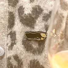 画像をギャラリービューアに読み込む, 刺繍ブローチ / マッコウクジラ｜studio bansoko（スタジオバンソウコウ）
