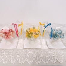 画像をギャラリービューアに読み込む, 【アンティークブリキポットアレンジ Sサイズ】 ピンク イエロー ブルー 品な薔薇 母の日ギフト 両親贈呈品 結婚  出産 誕生日 記念日 新築 敬老の日 還暦 古希 喜寿 傘寿 米寿 長寿祝 プリザーブドフラワー フラワーギフト フラワーアレンジ ｜Luana Mally（ルアナ　マリー）
