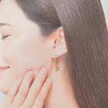 画像をギャラリービューアに読み込む, オパールのピアス｜Na Lumière                                                                                                （ナ　ルミエール）
