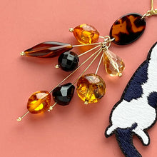 画像をギャラリービューアに読み込む, へそ天で眠るネコ・ぐりの耳飾り｜maltamarie（マルタマリエ）
