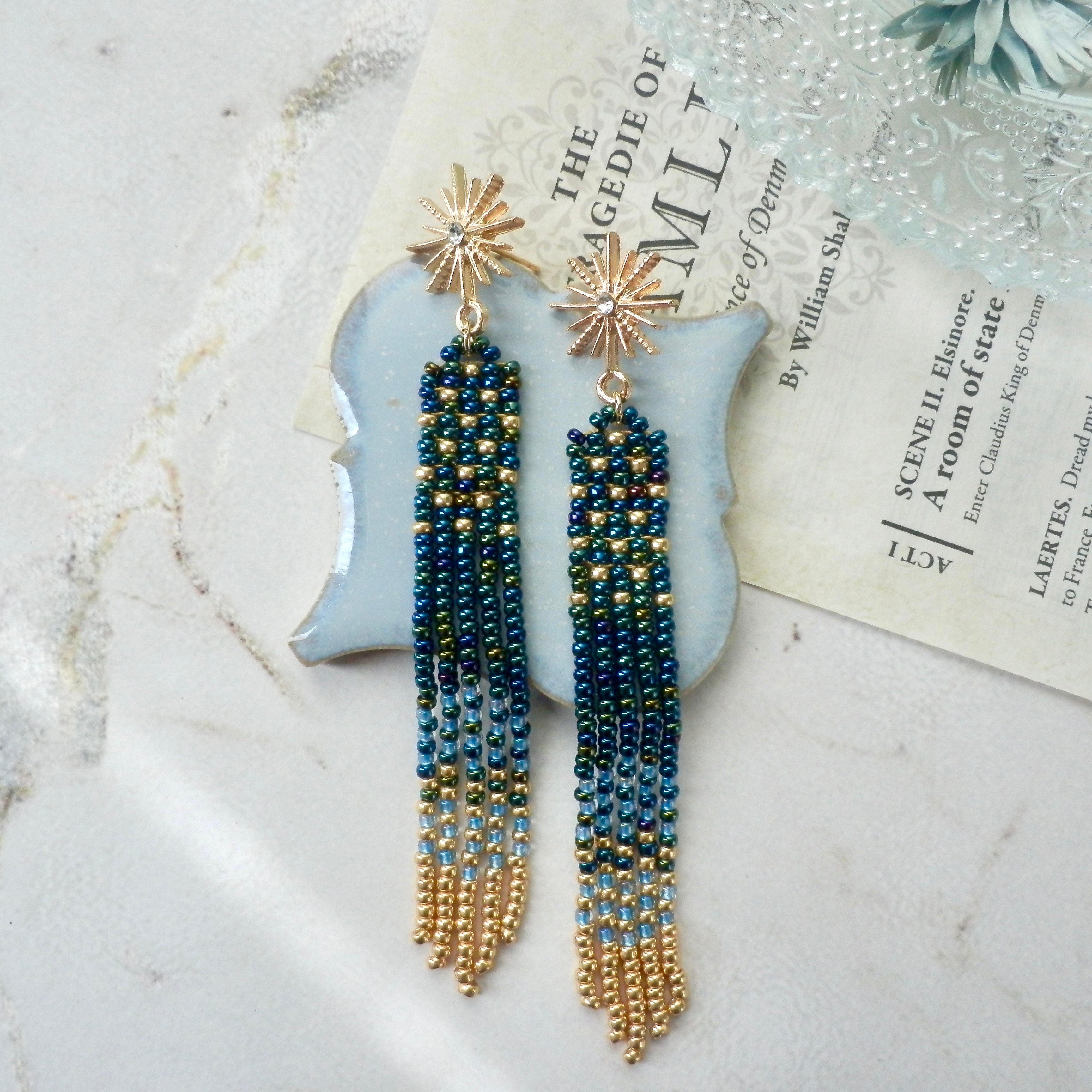 ミッドナイトブルー　夜空の一番星　ビーズフリンジピアス｜Ahki Beadwork（アーキービーズワーク）