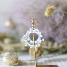 画像をギャラリービューアに読み込む, crown of baby's breath -mini single- (white/gold)（ピアス/イヤリング）｜FT2 works（エフティーツーワークス）
