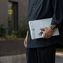 画像をギャラリービューアに読み込む, Film Sleeve with Dyneema® for MacBook Air (M2/M3/M4/M5)(Gray)｜LIFEWORKPRODUCTS（ライフワークプロダクツ）
