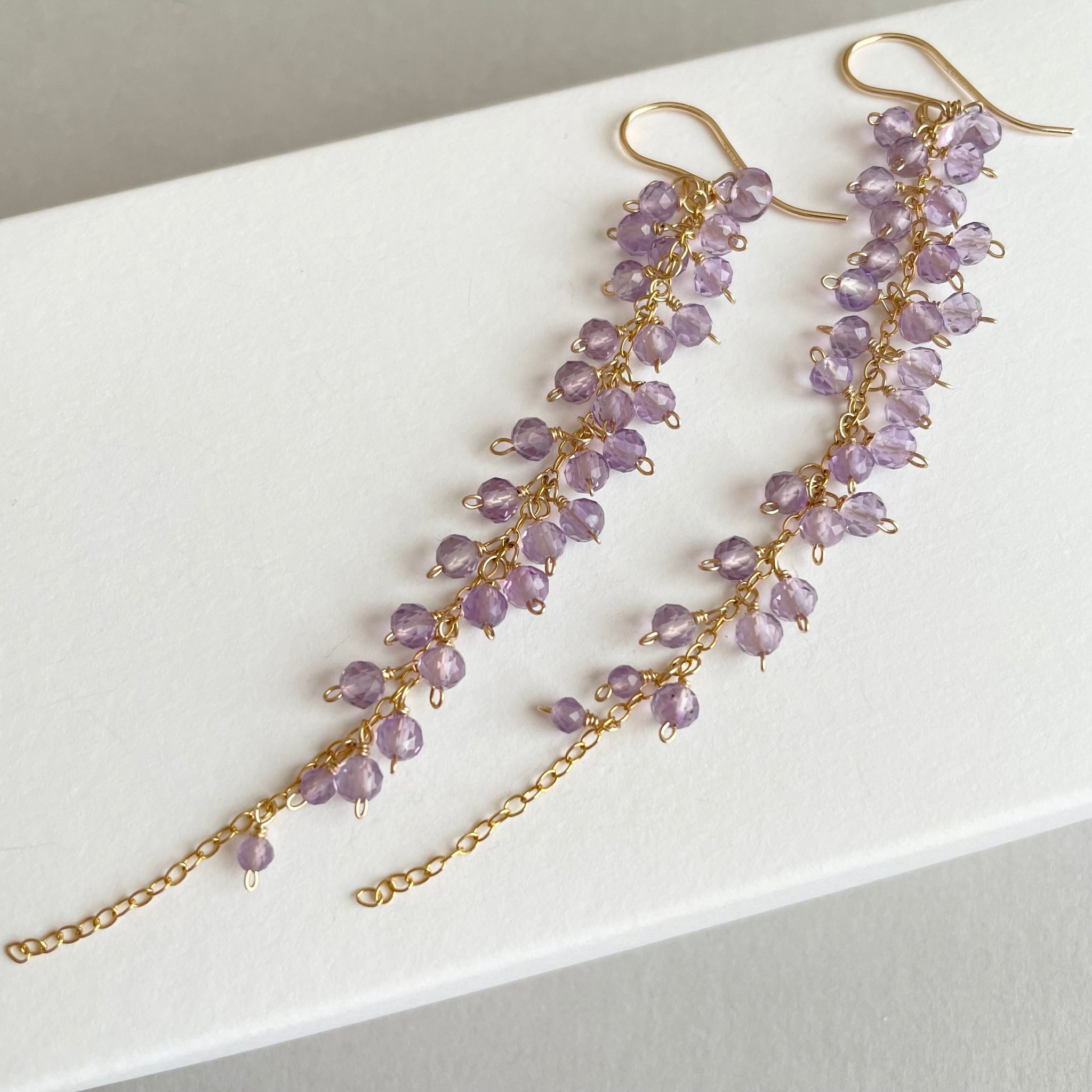 ピンクアメジストの藤の花ピアス｜揺れる天然石・春ジュエリー Na