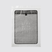 画像をギャラリービューアに読み込む, Film Sleeve with Dyneema® for MacBook Air (M2/M3/M4/M5)(Gray)｜LIFEWORKPRODUCTS（ライフワークプロダクツ）

