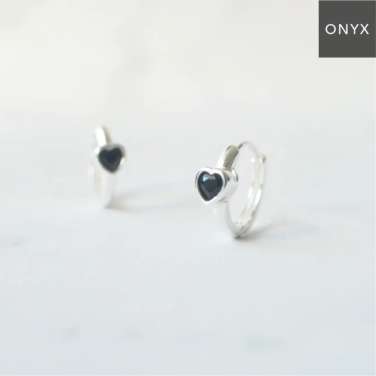 オニキス ハートハギーピアス（シルバー925）｜SMUK（スムーク）