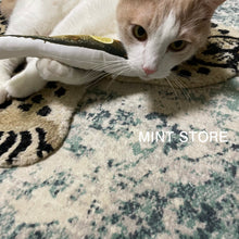 画像をギャラリービューアに読み込む, ごちそう秋刀魚キッカー 猫用【復刻版】｜MINT STORE（ミントストア）
