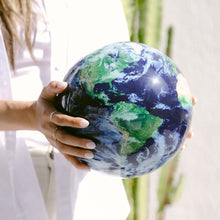 画像をギャラリービューアに読み込む, EARTH WITH CLOUDS（雲のある地球）：プレステージ (8.5インチ)｜MOVA Globe（モバグローブ）

