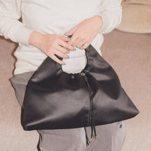 画像をギャラリービューアに読み込む, Hollowed Bag[satin leather]｜Cherry on top（チェリーオントップ）
