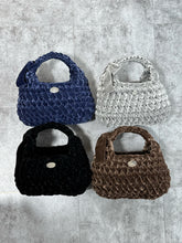 画像をギャラリービューアに読み込む, triangle velvet ribbon bag medium｜GONGON.crochet（ゴンゴンクロシェ）
