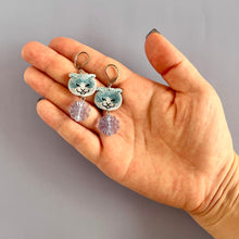 画像をギャラリービューアに読み込む, 祈るように眠るネコ・ももたろうの耳飾り｜maltamarie（マルタマリエ）
