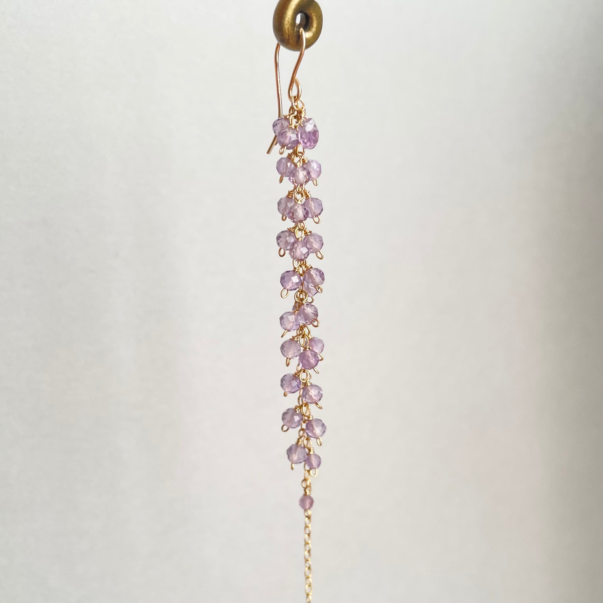ピンクアメジストの藤の花ピアス｜揺れる天然石・春ジュエリー Na