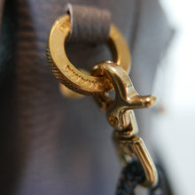 画像をギャラリービューアに読み込む, ペンギンの赤ちゃんバッグ｜ガムアママレザーズ神戸（ガムアママレザーズコウベ）
