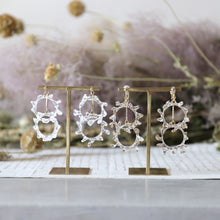 画像をギャラリービューアに読み込む, crown of baby&#39;s breath -mini double- (white/gold)（ピアス/イヤリング）｜FT2 works（エフティーツーワークス）｜FT2 works（エフティーツーワークス）
