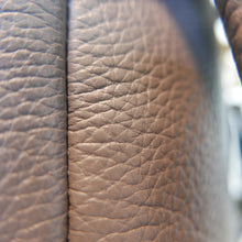 画像をギャラリービューアに読み込む, ペンギンの赤ちゃんバッグ｜ガムアママレザーズ神戸（ガムアママレザーズコウベ）
