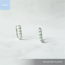 画像をギャラリービューアに読み込む, オパールツインクルカーブハギーピアス（シルバー925／ロジウムプレーティング）｜SMUK（スムーク）
