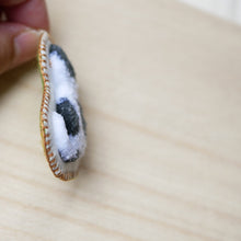 画像をギャラリービューアに読み込む, 和み猫のバッグチャーム　うしろ　白と黒｜Little Plum（リトルプラム）
