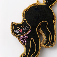 画像をギャラリービューアに読み込む, 幸せをよぶ　ザリ刺繡　バッグチャーム(猫シリーズプラス馬)｜猫とイチオクノホシ（ネコトイチオクノホシ）
