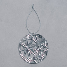 画像をギャラリービューアに読み込む, Metal Embossed Ornament - Moon -｜SZIAOREO ARTWORKS（シアオレオアートワークス）

