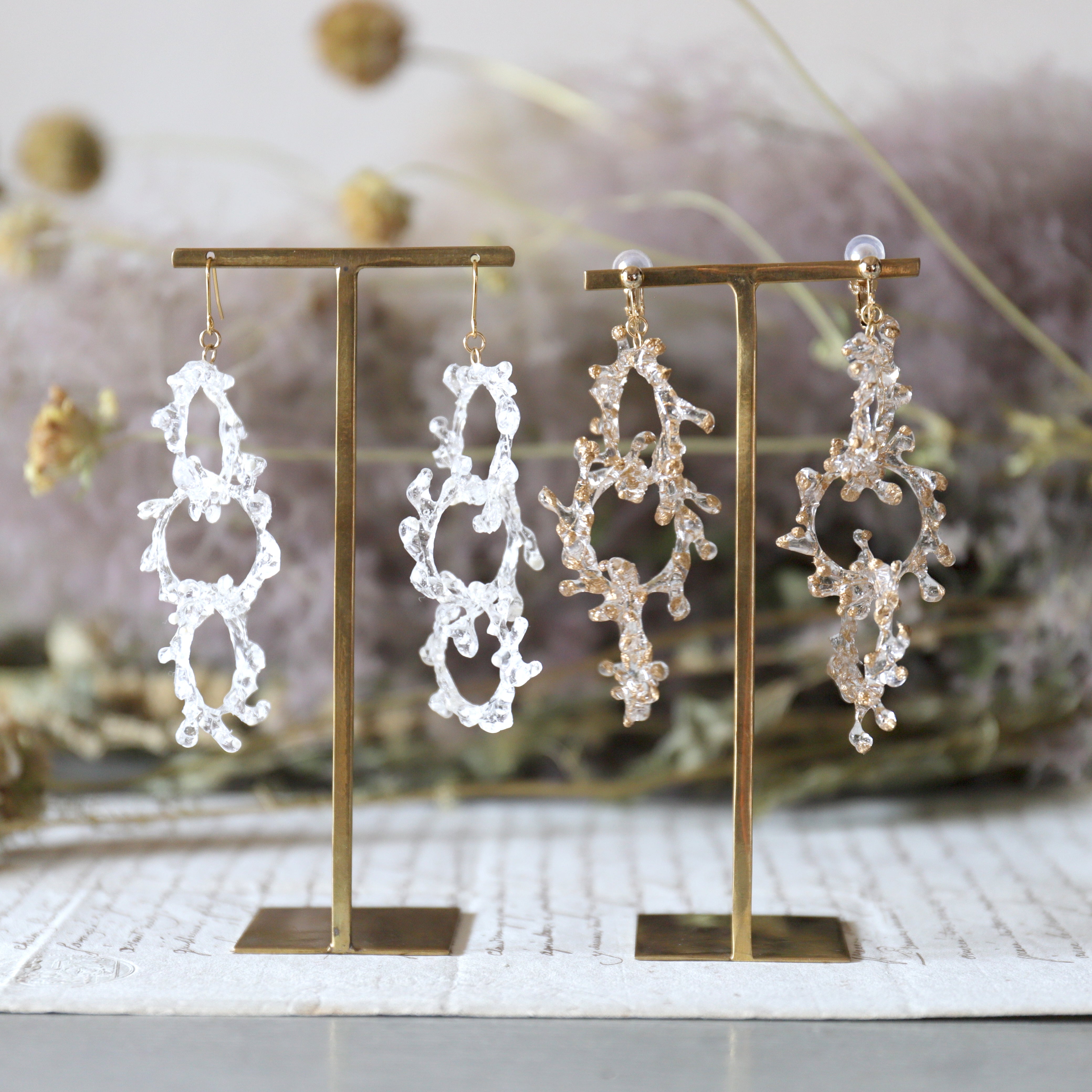 crown of baby's breath -mini triple- (white/gold)（ピアス/イヤリング）｜FT2 works（エフティーツーワークス）｜FT2 works（エフティーツーワークス）｜FT2 works（エフティーツーワークス）