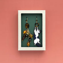 画像をギャラリービューアに読み込む, へそ天で眠るネコ・ぐりの耳飾り｜maltamarie（マルタマリエ）
