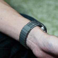 画像をギャラリービューアに読み込む, Apple Watch Band LINEAR-002 - Silver｜Bandee Joy（バンディージョイ）
