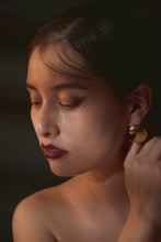 画像をギャラリービューアに読み込む, Pluto Fragment pierced earrings Gold｜Plu.2（プルードゥ）
