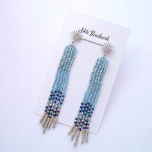画像をギャラリービューアに読み込む, 揺れるロングビーズフリンジピアス  夜空の一番星　ライトブルー　　【シルバー925　ピアスポスト】　｜Ahki Beadwork（アーキービーズワーク）
