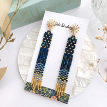 画像をギャラリービューアに読み込む, ミッドナイトブルー　夜空の一番星　ビーズフリンジイヤリング｜Ahki Beadwork（アーキービーズワーク）
