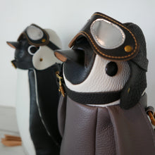 画像をギャラリービューアに読み込む, ペンギンの赤ちゃんバッグ・専用ヘルメット・ブラック｜ガムアママレザーズ神戸（ガムアママレザーズコウベ）
