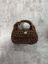 画像をギャラリービューアに読み込む, triangle velvet ribbon bag medium｜GONGON.crochet（ゴンゴンクロシェ）
