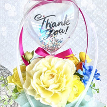 画像をギャラリービューアに読み込む, Thank you！バルーンと大輪ラナンキュラスのビタミンブーケ・持ち手付きのバック入り　アーティフィシャルフラワー・造花）｜bouquet de muguet（ブーケ　ドゥ　ミュゲ）
