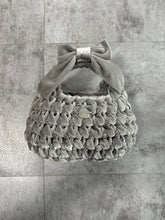 画像をギャラリービューアに読み込む, triangle velvet ribbon bag small｜GONGON.crochet（ゴンゴンクロシェ）
