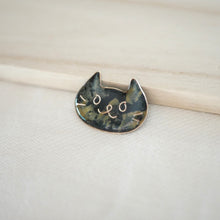 画像をギャラリービューアに読み込む, ごきげんな猫のちいさなブローチ　さび｜Little Plum（リトルプラム）
