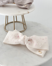 画像をギャラリービューアに読み込む, さくら　フランス刺繍　リボンバレッタ｜SUNNY RIBBON（サニーリボン）
