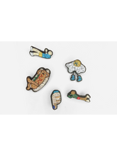 画像をギャラリービューアに読み込む, 刺繍ブローチ / lazy day No.1｜studio bansoko（スタジオバンソウコウ）
