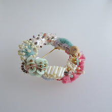 画像をギャラリービューアに読み込む, コロニーリースブローチ//桜｜hanmmmo（ハンモ）
