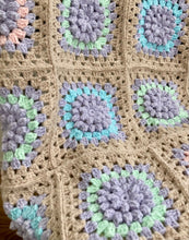 画像をギャラリービューアに読み込む, お花モチーフの柔らか膝掛け｜M&#39;S  CROCHET（エムズクロシェット）
