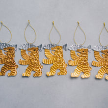 画像をギャラリービューアに読み込む, Metal Embossed Ornament - Bear -｜SZIAOREO ARTWORKS（シアオレオアートワークス）
